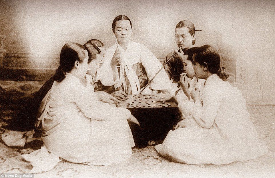 fumando-en-corea-1900